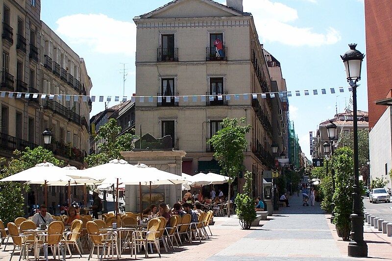 barrios bonitos de madrid chueca las letras